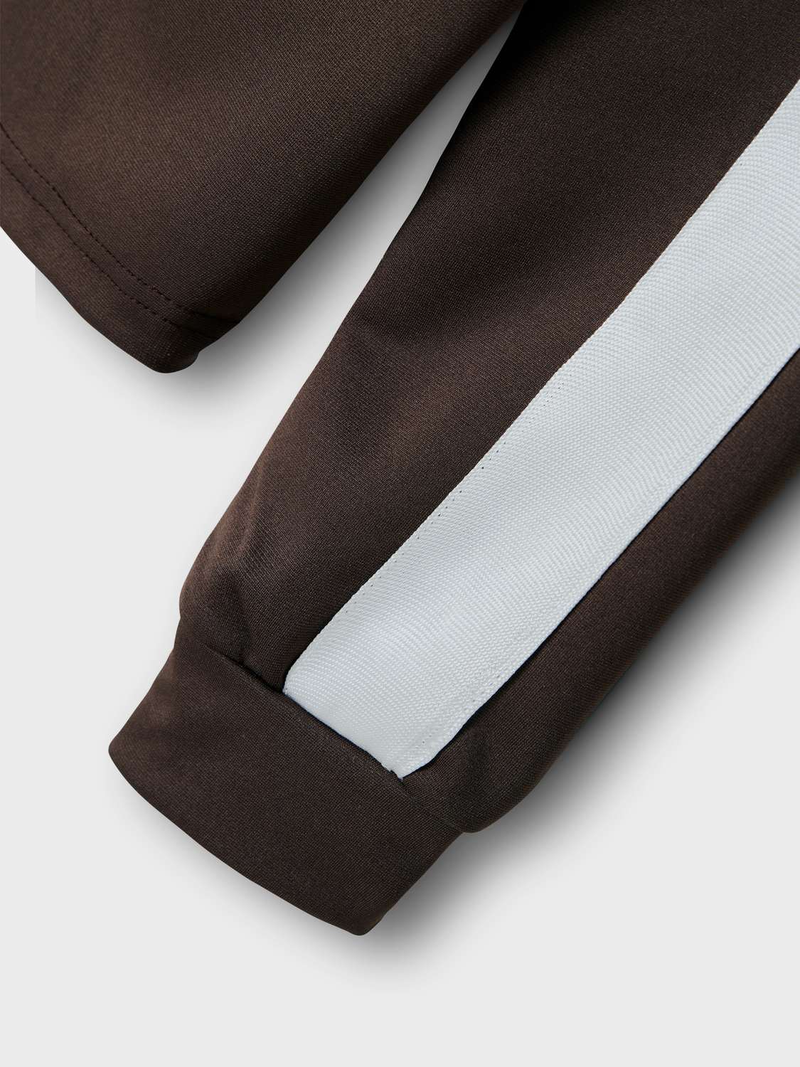 model_shot-front_full